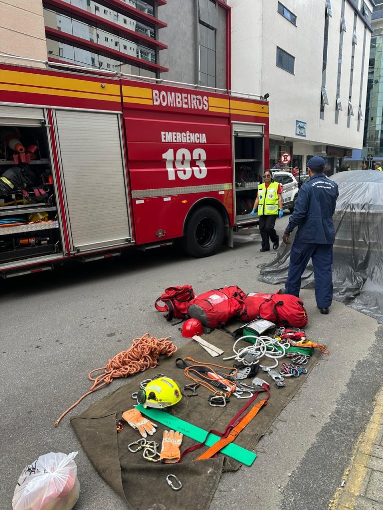 Homem cai de aproximadamente 20 metros enquanto trabalhava