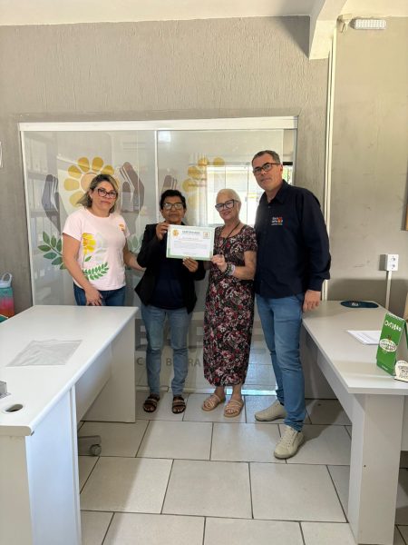 Conselho Municipal do Idoso entrega certificado de registro à APAE de Barra Velha