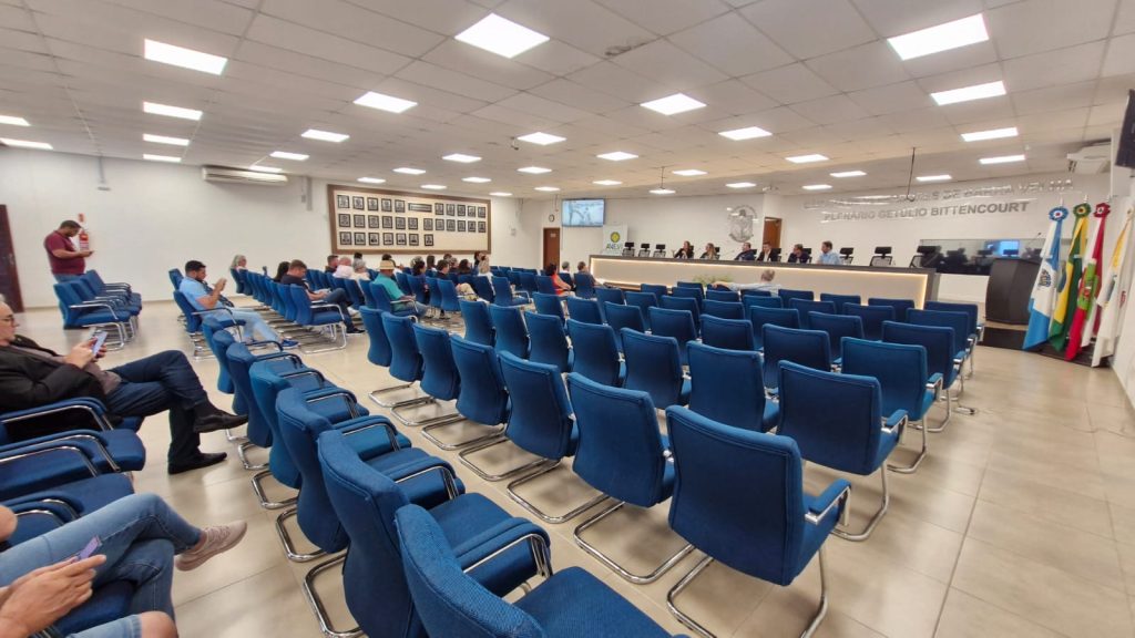 ‘Audiência’ sobre moradores de rua em Barra Velha tem ausência do Ministério Público e baixa participação popular