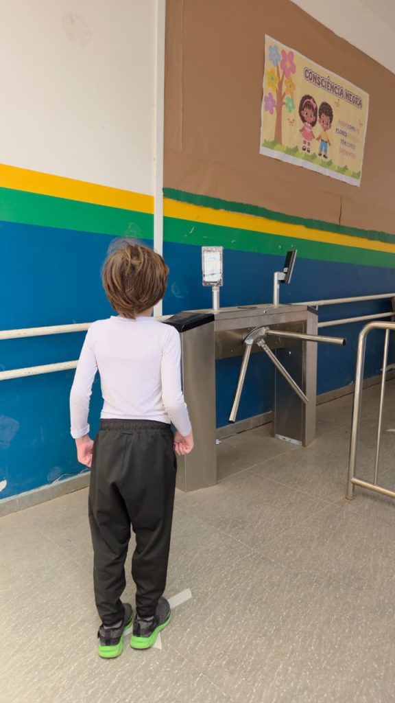Escola de Barra Velha implanta sistema de controle de acesso com reconhecimento facial