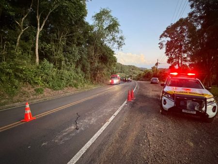Motorista tenta ultrapassagem proíba e morre após colisão frontal