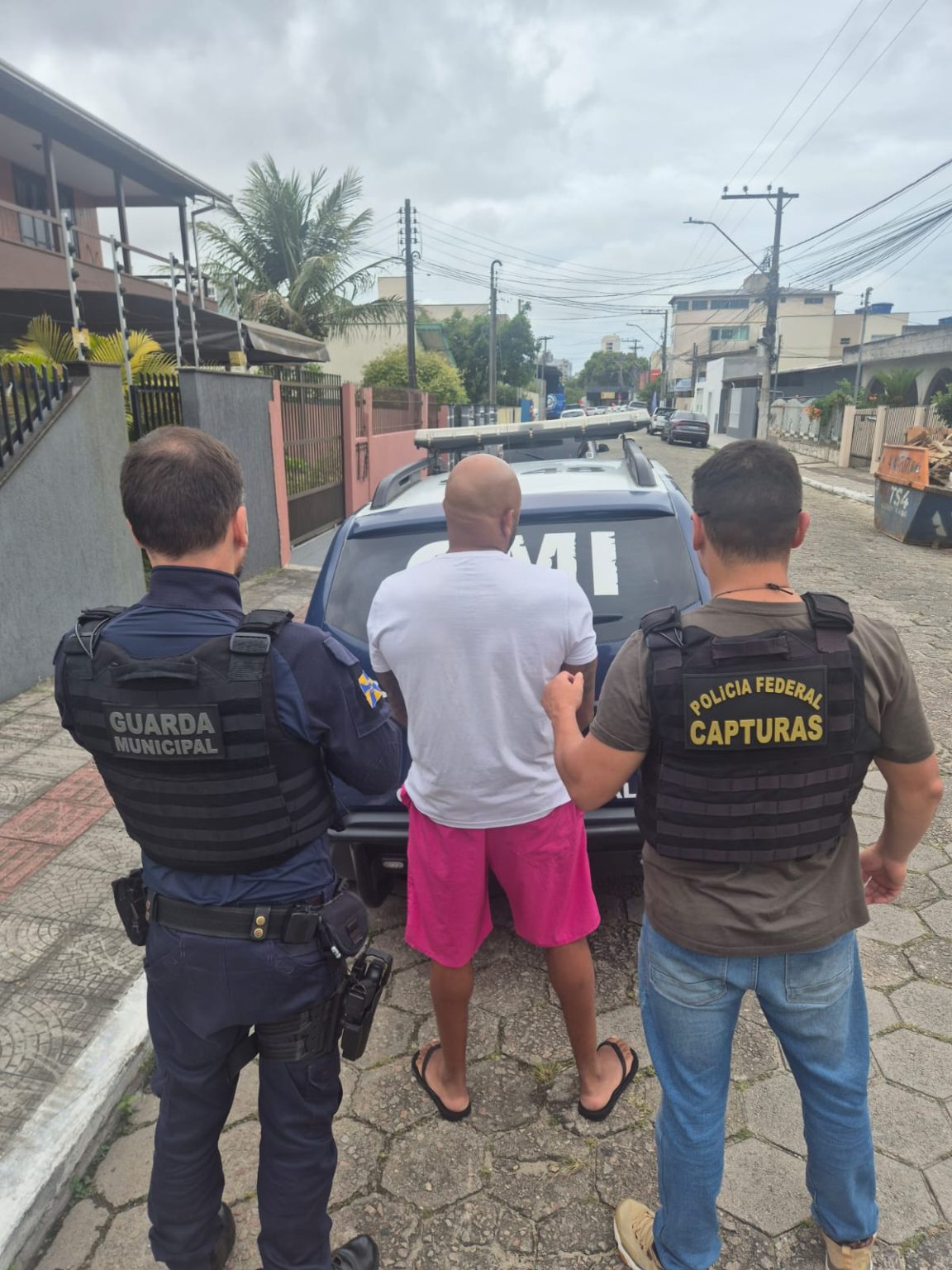 Guarda Municipal de Itajaí e Polícia Federal prendem suspeito ligado a organização criminosa