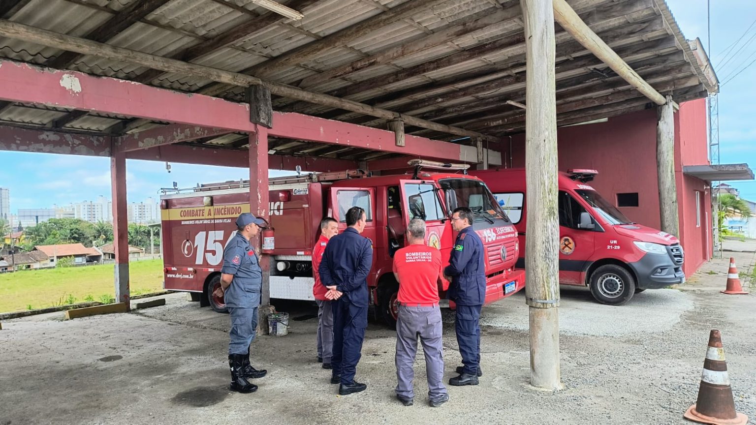 Bombeiros Civis do Paraná visitam o Corpo de Bombeiros Voluntários de Barra Velha em viagem de conhecimento e estudos