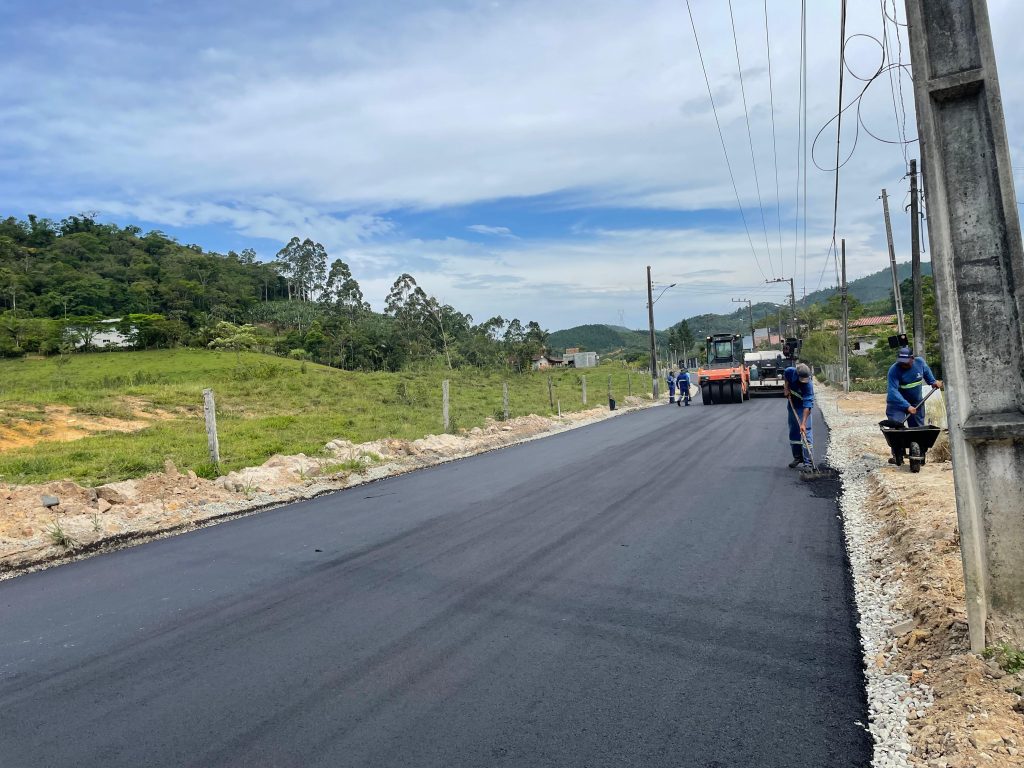 São João do Itaperiú inicia obras de pavimentação da Rua Serafim Ronchi, no bairro Santa Cruz