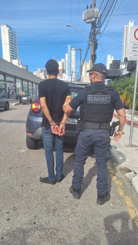 Guarda Municipal de BC prende suspeito com passagens policiais portando drogas