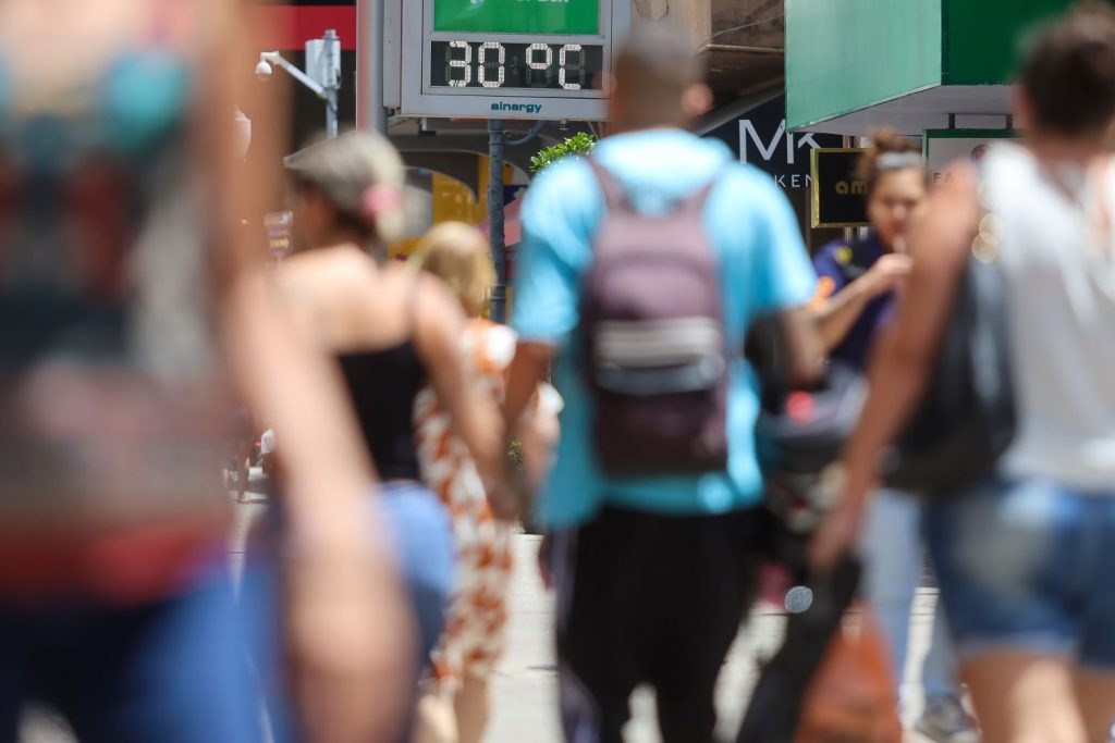 Março começa com tardes de calor intenso em Santa Catarina