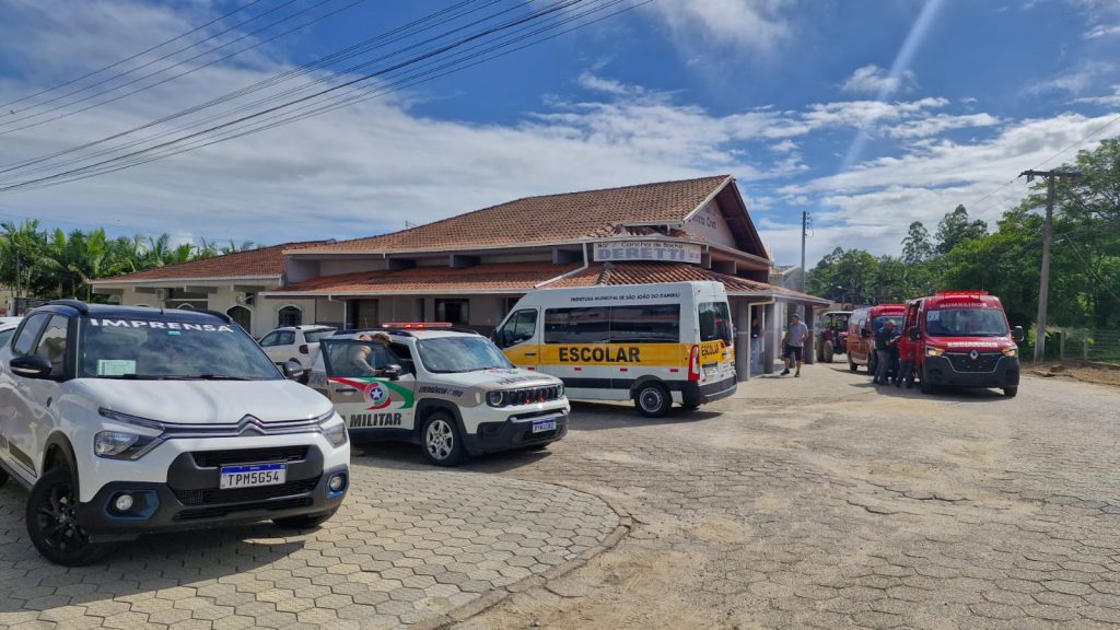 Temporal, destelhamentos e parto de emergência mobilizam força-tarefa em São João do Itaperiú