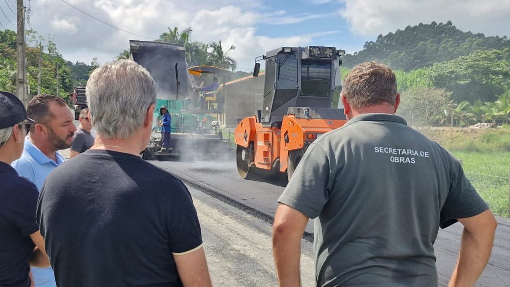 São João do Itaperiú avança em infraestrutura com pavimentação