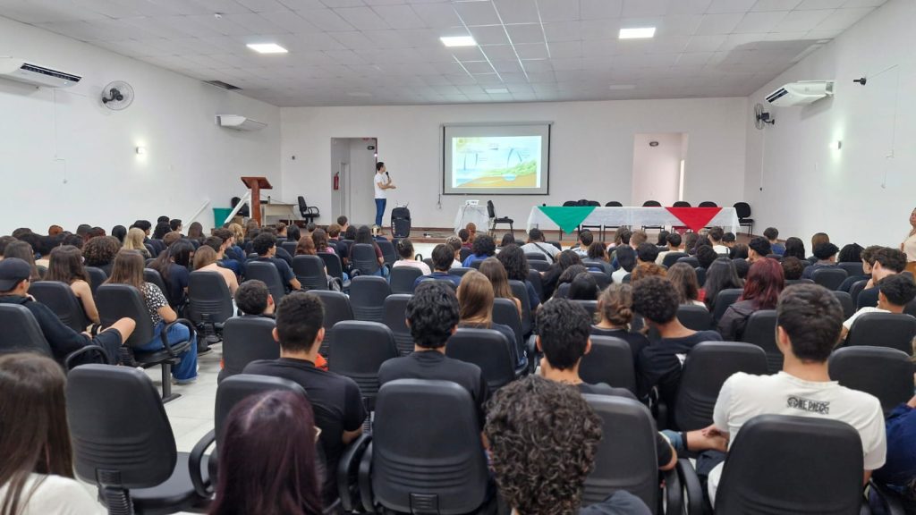 CASAN fala de educação ambiental com alunos de Barra Velha