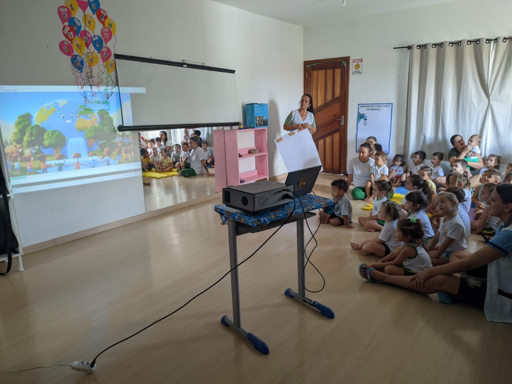 Educação infantil e conscientização ambiental: escola de São João do Itaperiú desenvolve projeto sobre a importância da água