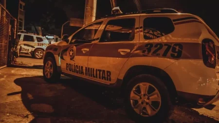 PM apreende drogas, simulacro de arma e recupera caminhonetes furtadas em Barra Velha