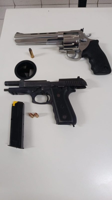 Operação da Polícia Civil apreende arma e mira suspeitos de violência doméstica