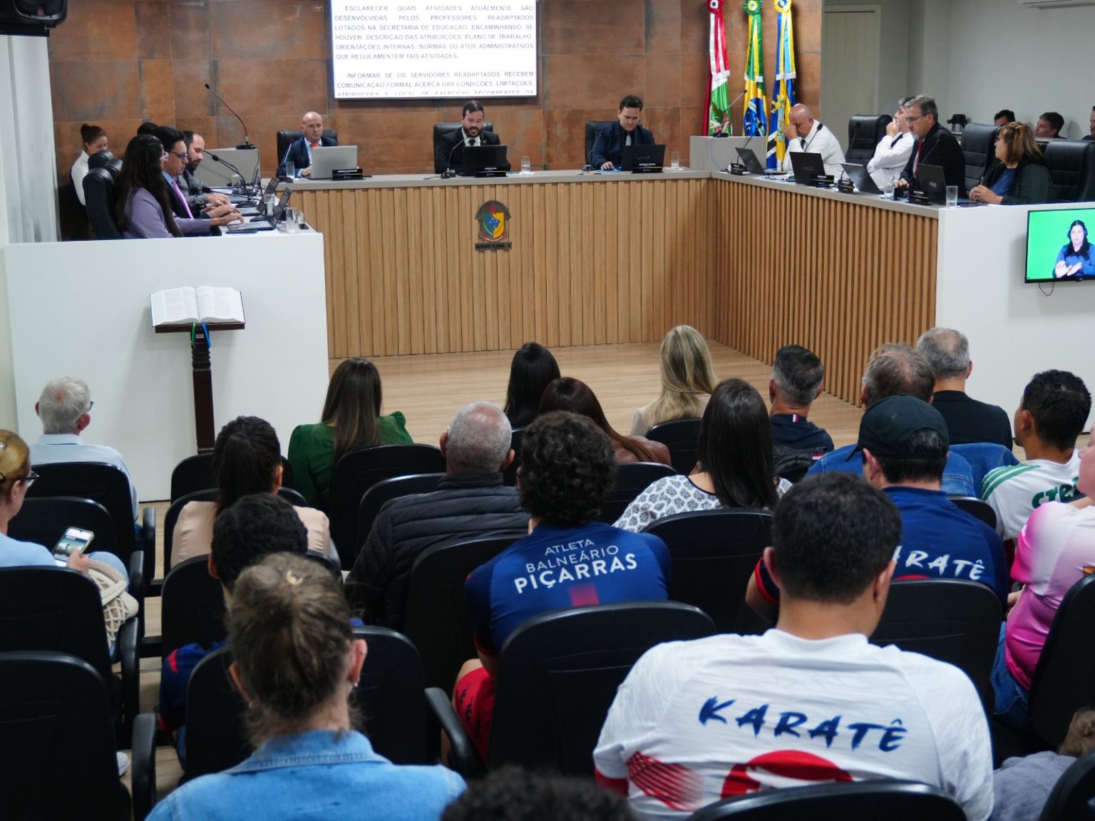 Em Piçarras vereadores aprovam projetos para monitoramento nas escolas, reestruturação do Controle Interno e apoio ao karatê