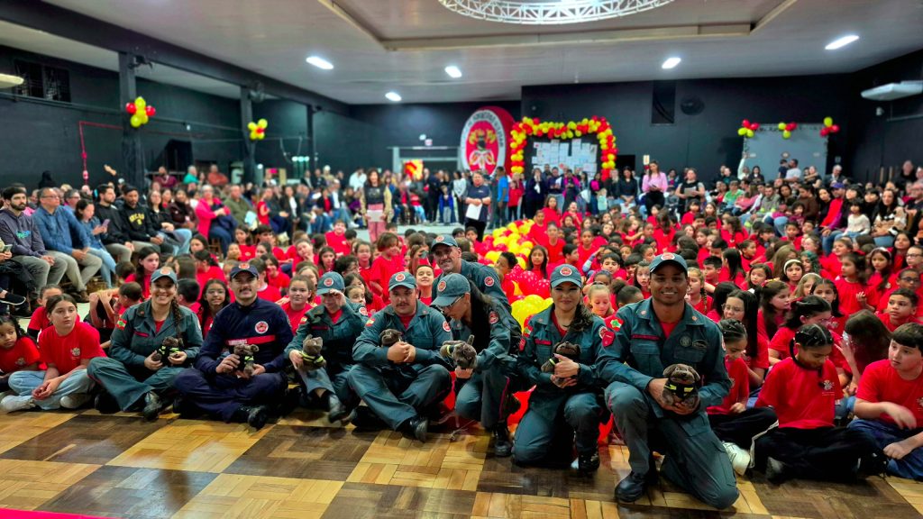 Programa Bombeiro Mirim forma 450 alunos da rede municipal de ensino de Barra Velha